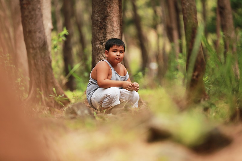 A fat child to represent the story with Friend A and Friend B about radical honesty