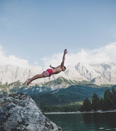 A man diving into cold water as an example for cold water exposure