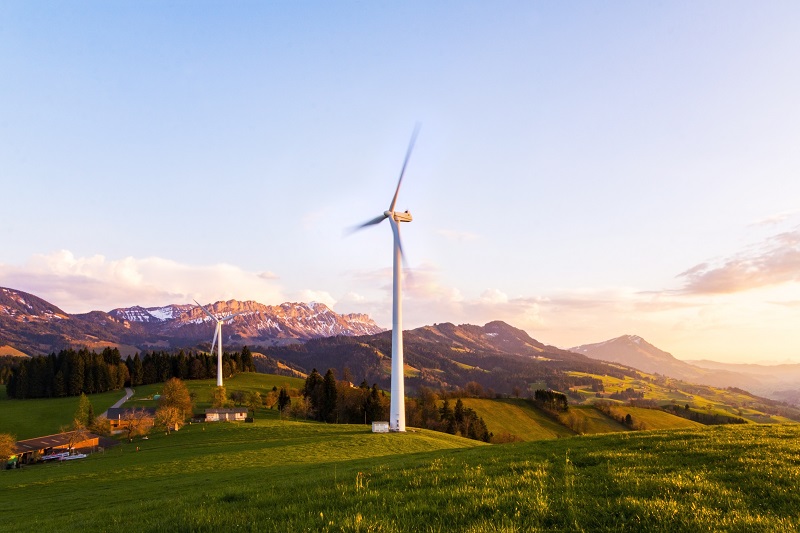 A picture of a windmill to explain the topic: optimize energy consumption