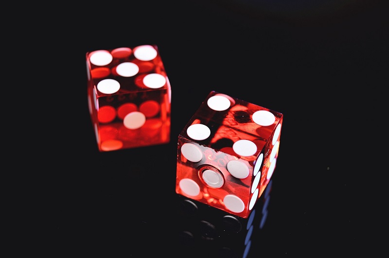 A picture of dice as a metaphor for benefit from probability theory