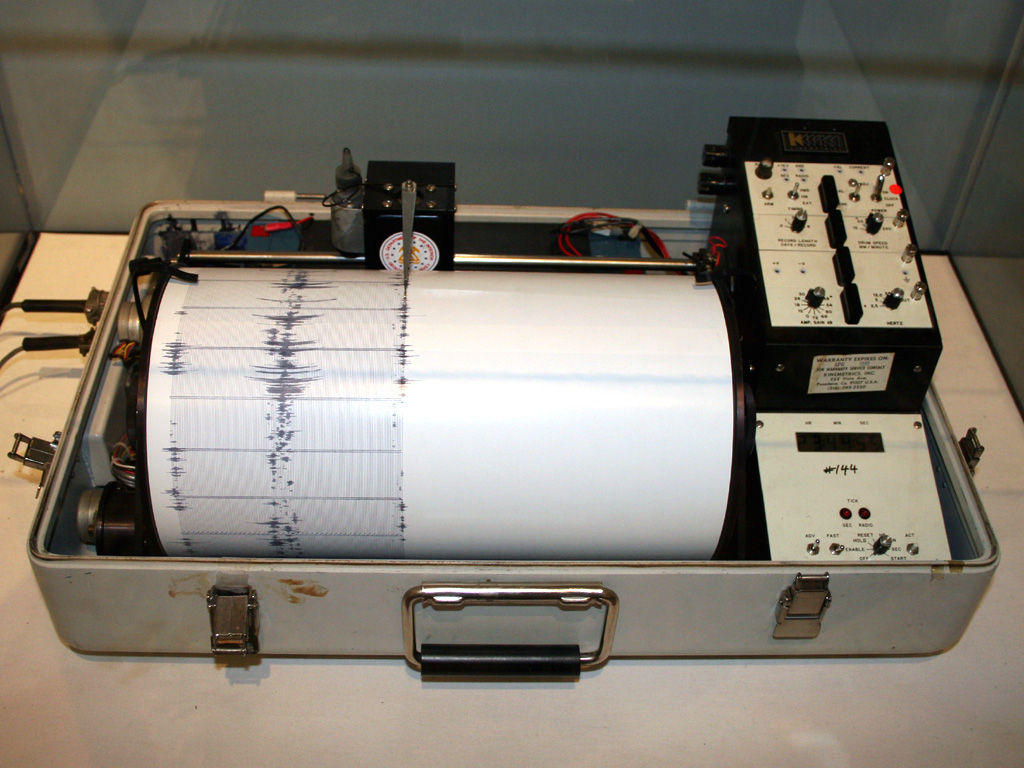 A picture of a working Seismograph - example of analogue computers